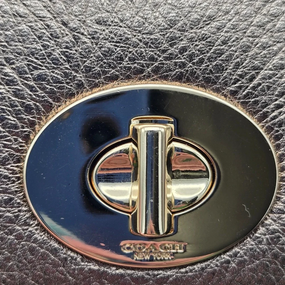 Coach Gold Metallic‎ Leather Clutch Purse Bag Chain Strap Cocktail Party Dressy
